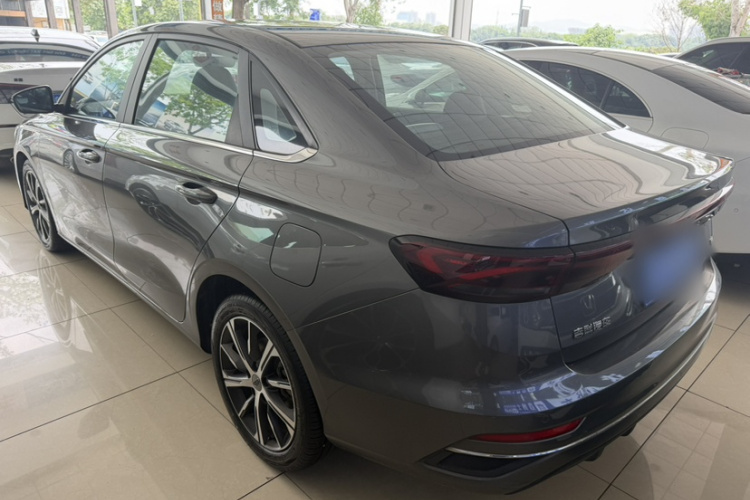 GEELY Emgrand 2022 #5 GEELY Emgrand 2022 car image #5