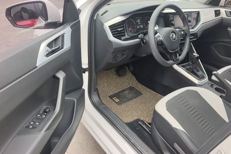 Volkswagen Polo 2019 car image #12