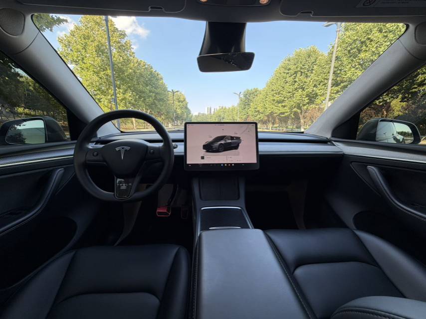 Tesla Model Y 2024 #7 Tesla Model Y 2024 car image #7