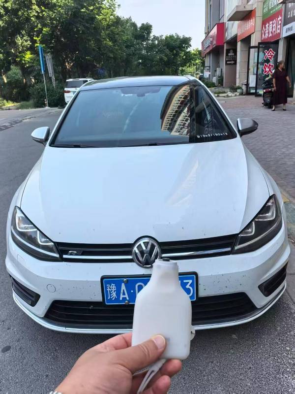 Volkswagen Golf 2017 car image #2