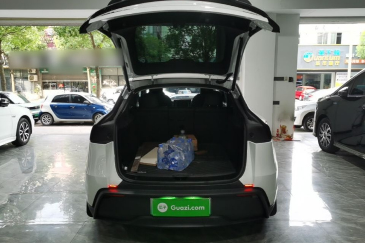 Tesla Model Y 2025 #19 Tesla Model Y 2025 car image #19