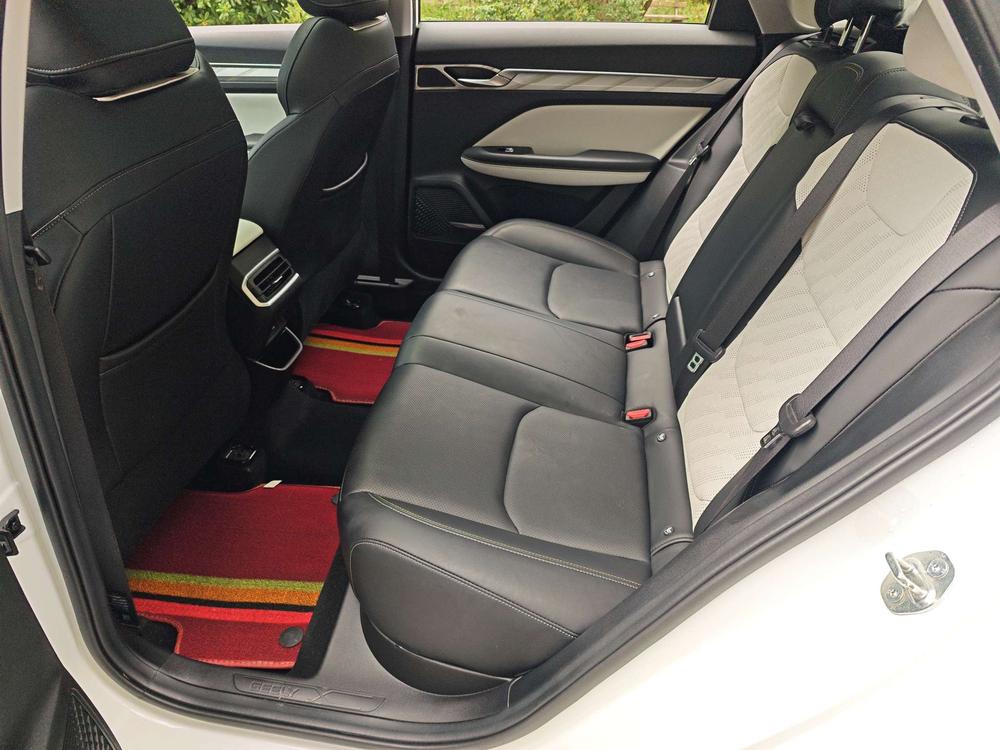 GEELY Emgrand L 2022 car image #15
