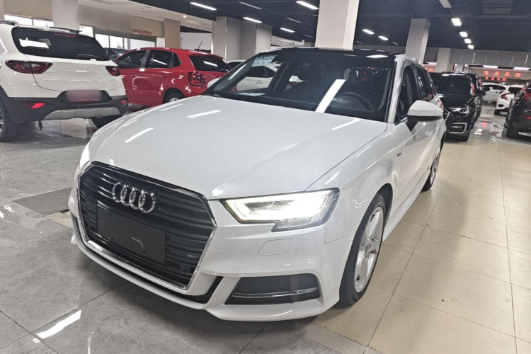 Audi A3 2019 car image #2