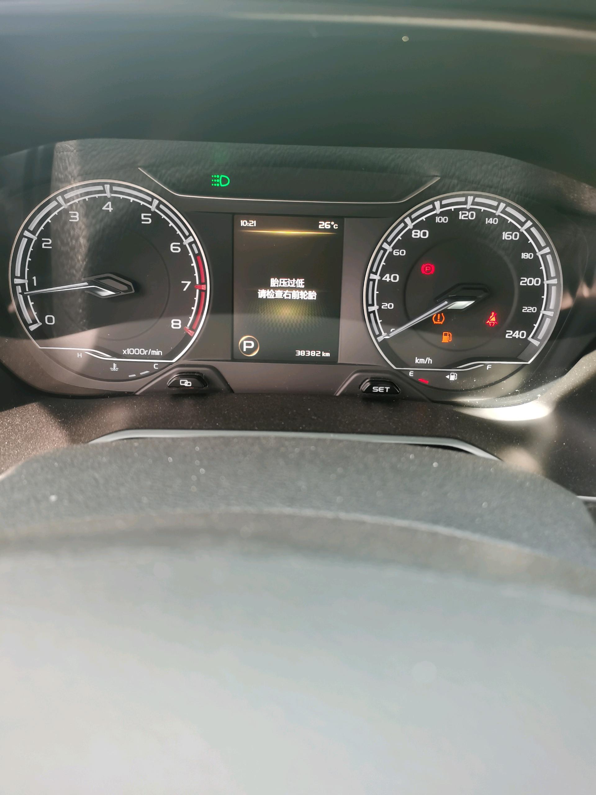 GEELY Vision X6 2021 изображение автомобиля #9