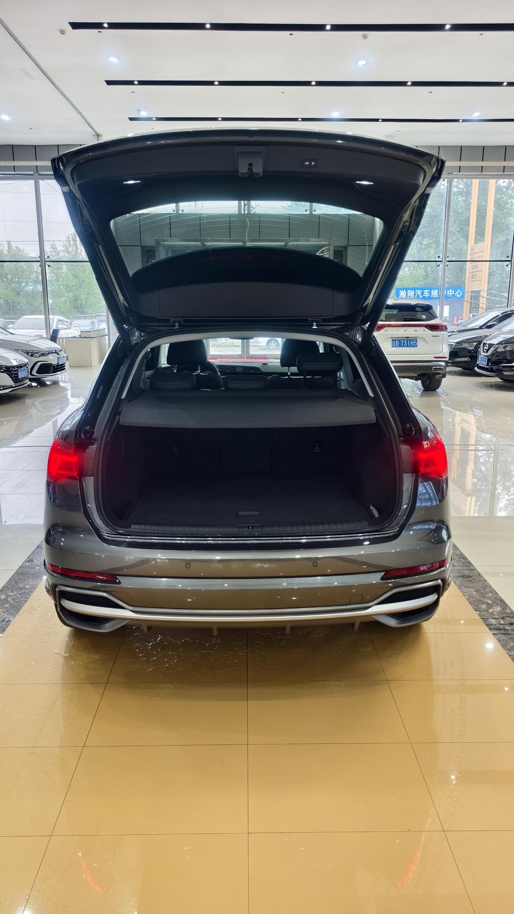 Audi Q3 2022 car image #5