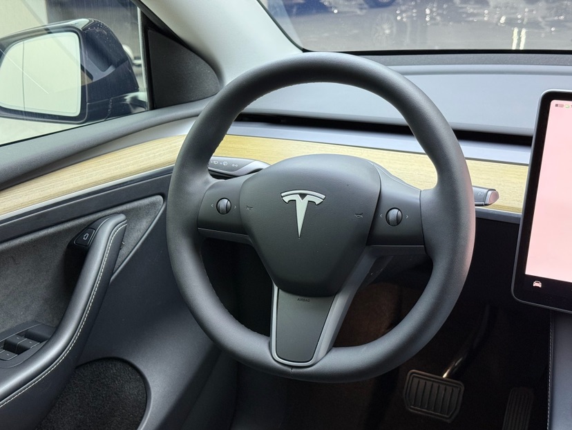 Tesla Model Y 2023 #5 Tesla Model Y 2023 car image #5