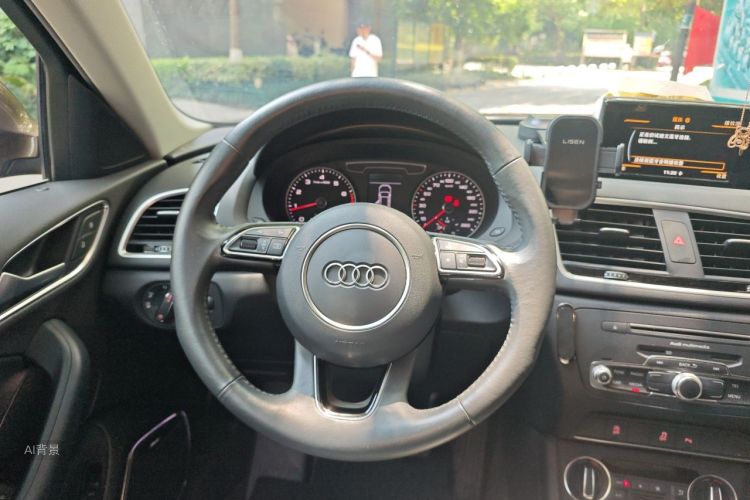 Audi Q3 2018 car image #12