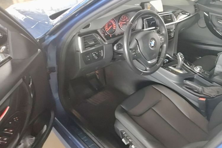 BMW 3 Series 2017 #16 BMW 3 Series 2017 car image #16