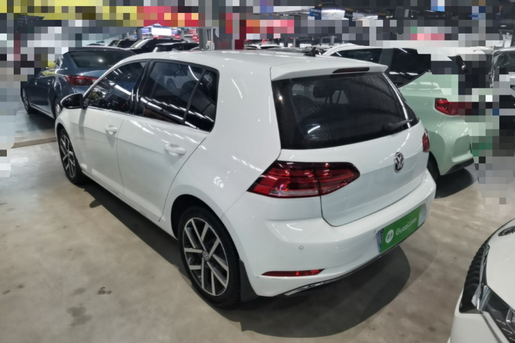 Volkswagen Golf 2020 car image #5