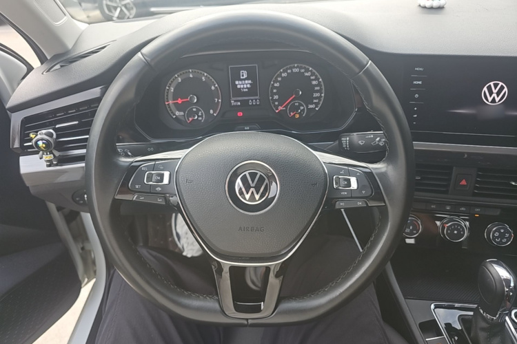 Volkswagen Bora 2022 car image #15