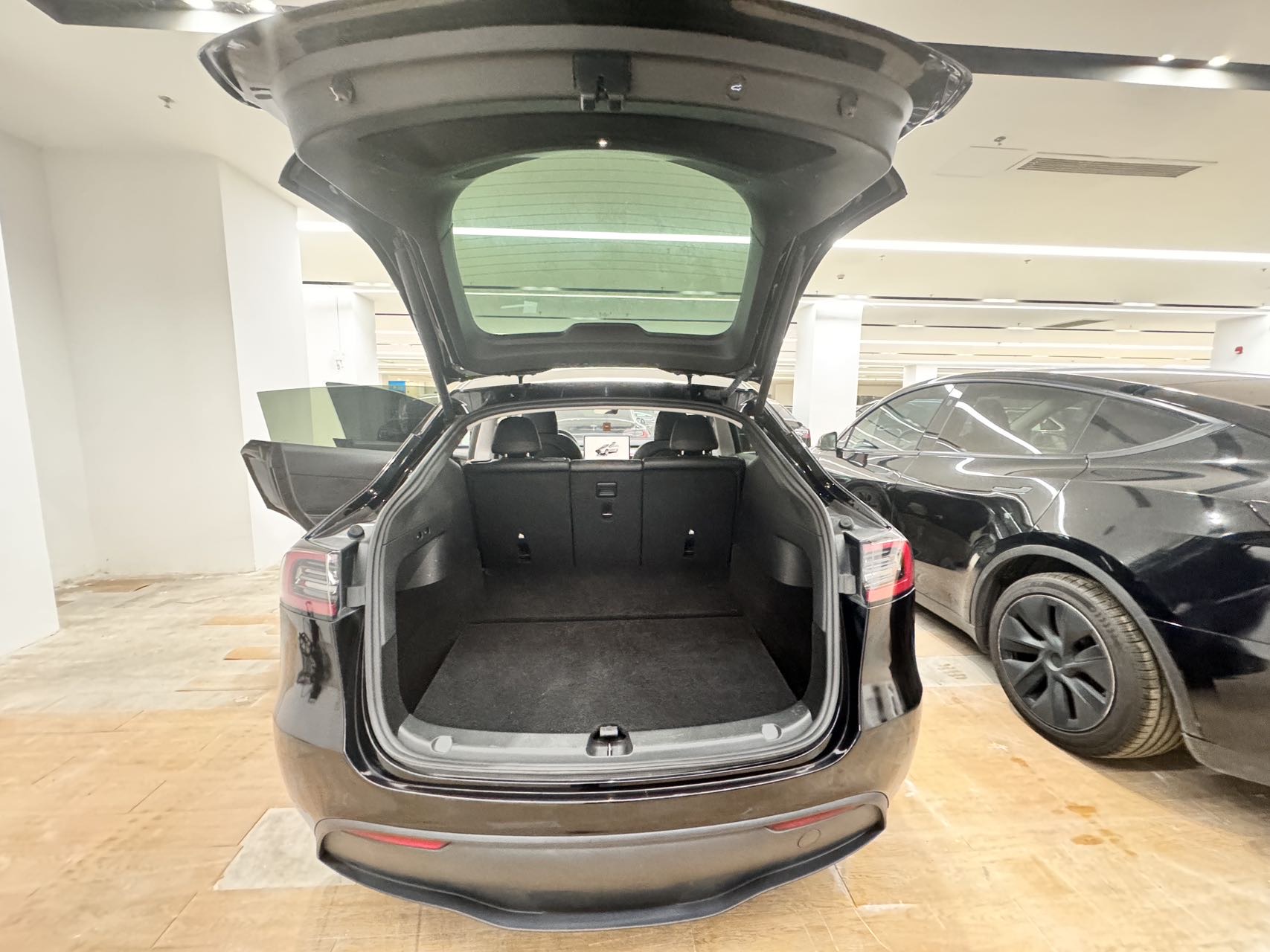 Tesla Model Y 2024 car image #7