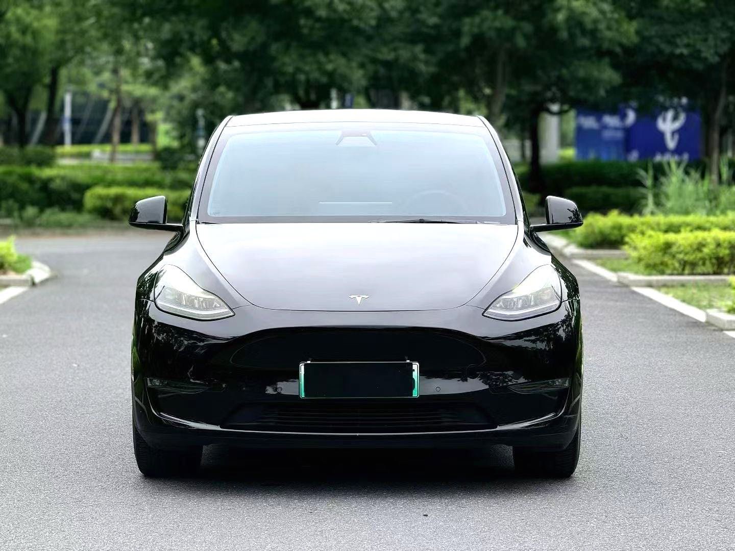 Tesla Model Y 2022 car image #2