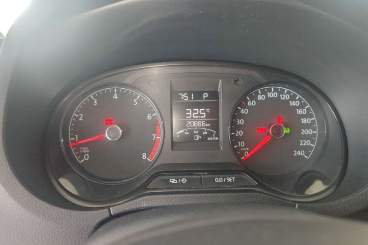 Volkswagen Polo 2018 car image #16