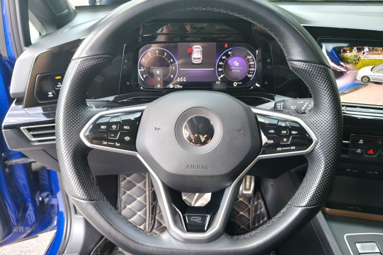 Volkswagen Golf 2022 car image #12
