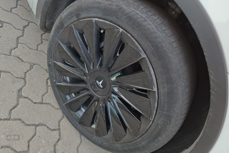 Tesla Model Y 2021 car image #9