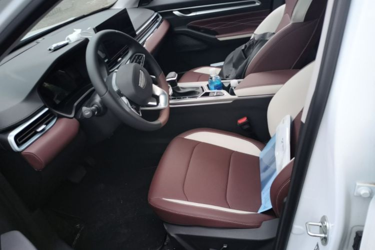 GEELY Emgrand 2025 car image #17
