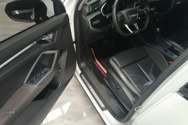 Audi Q3 2022 car image #18