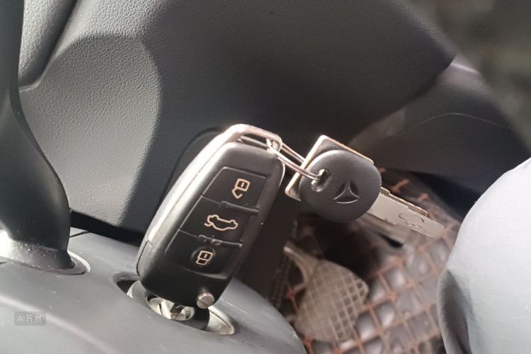 Audi Q3 2018 car image #10