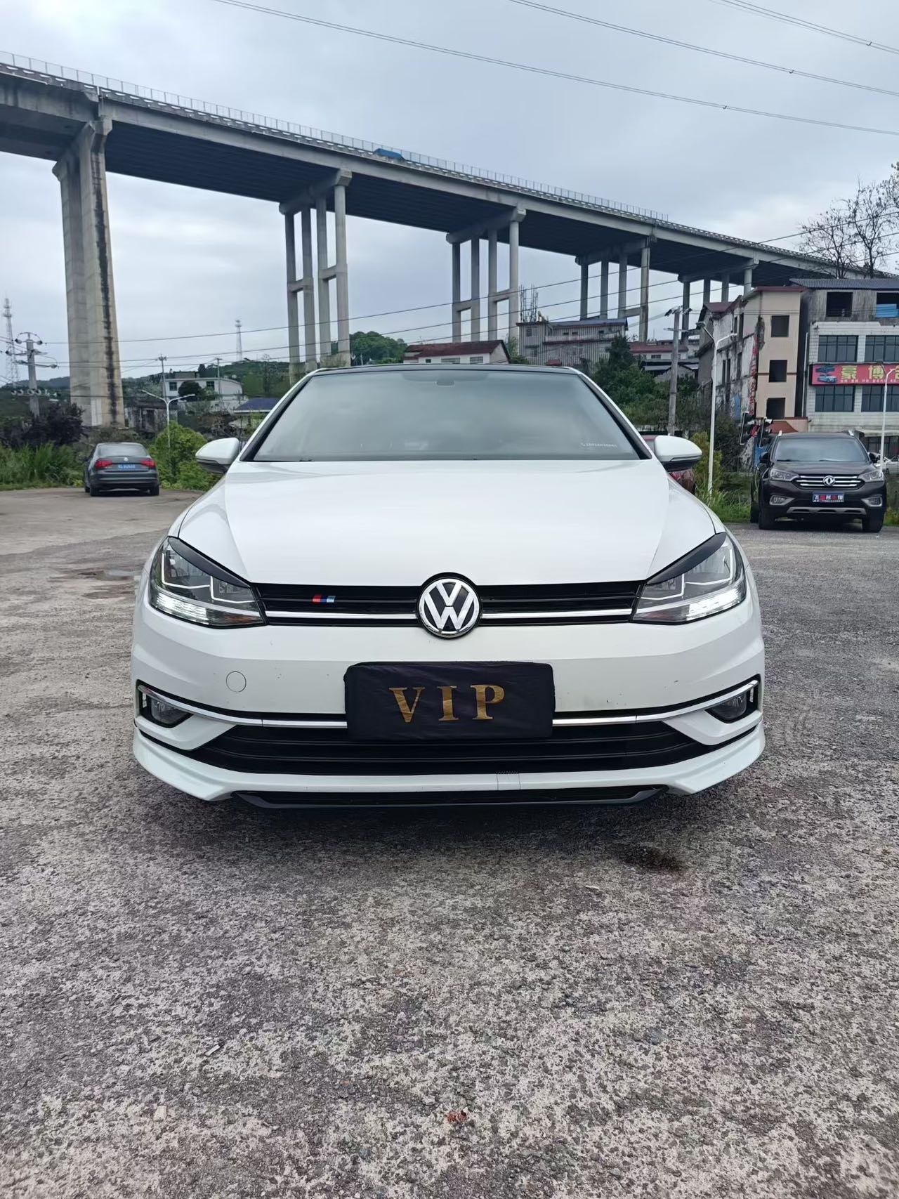 Volkswagen Golf 2019 car image 