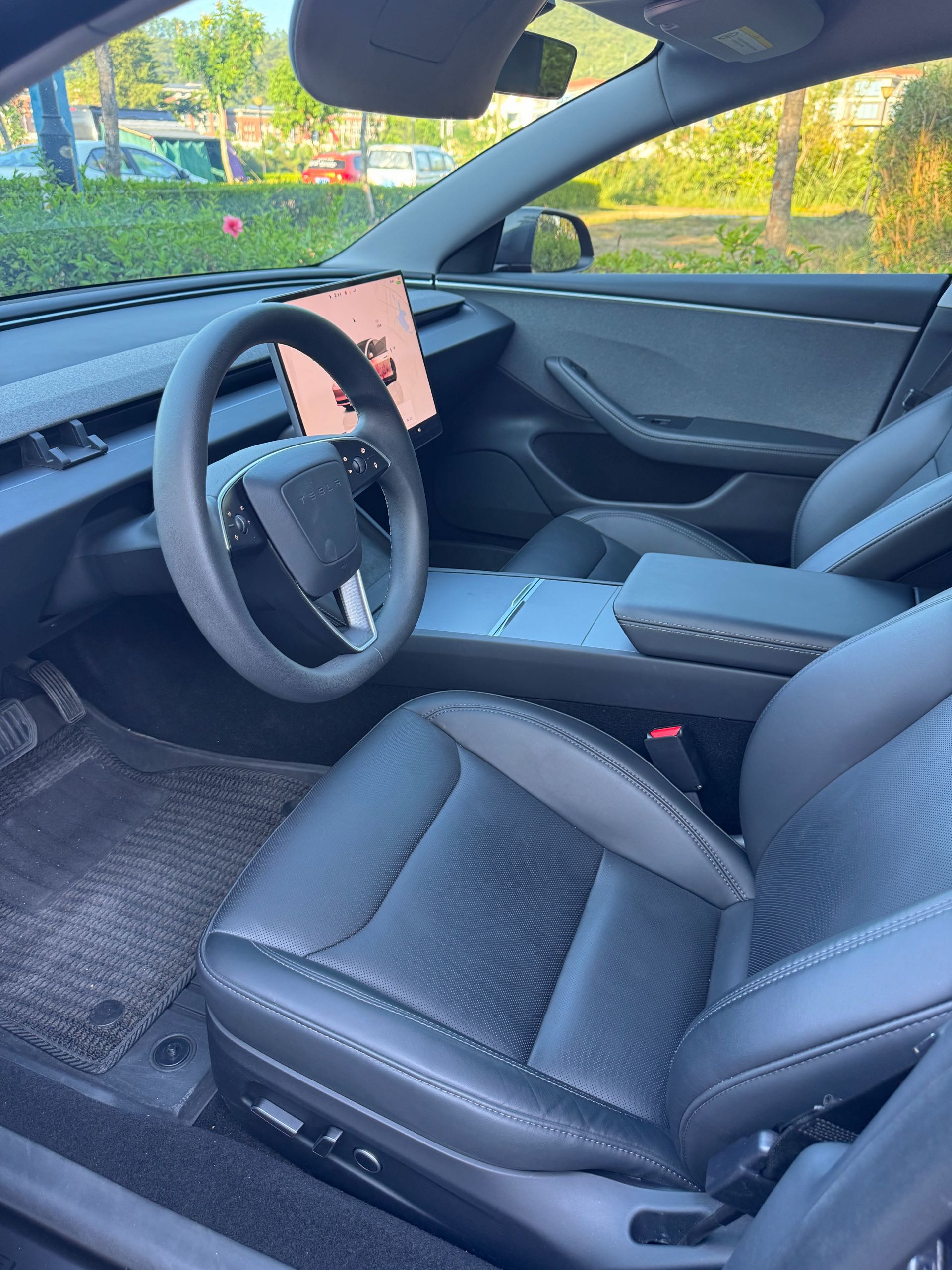 Tesla Model 3 2024 car image #2
