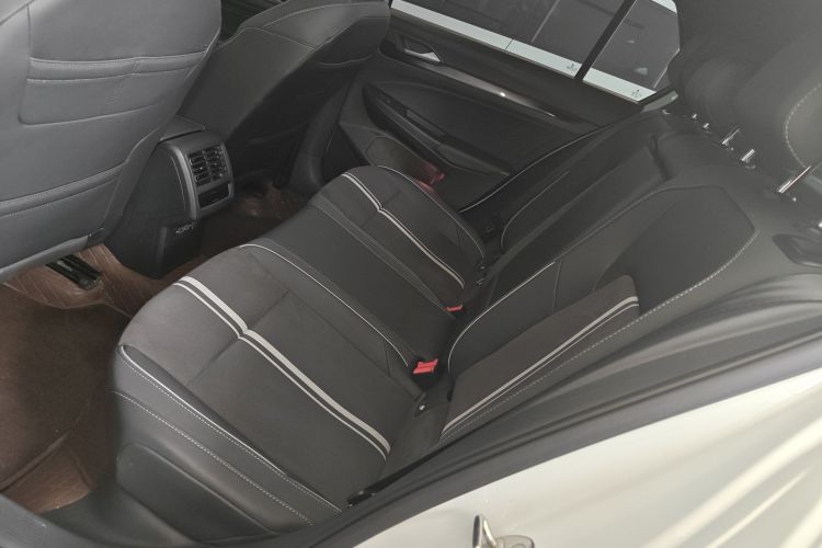 Volkswagen Golf 2023 صورة سيارة #9