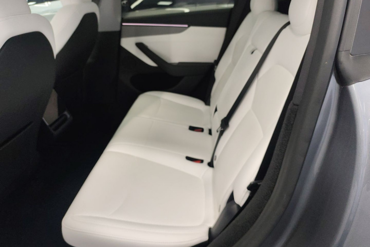 Tesla Model Y 2025 #17 Tesla Model Y 2025 car image #17