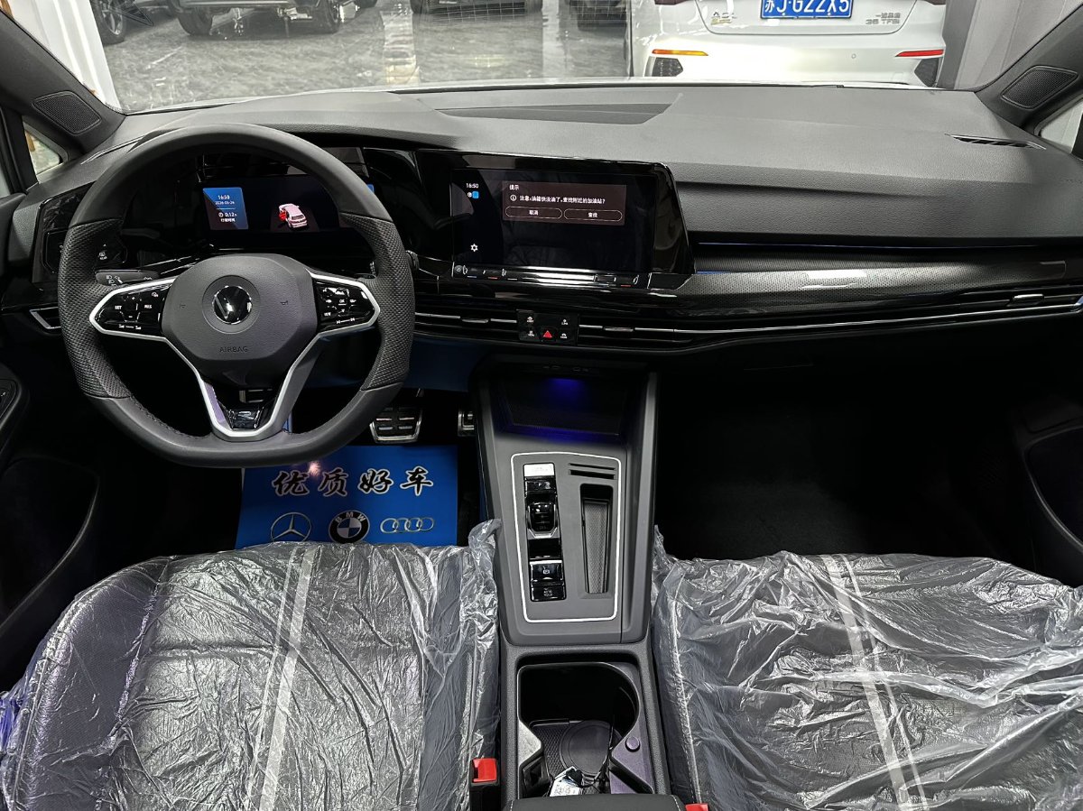 Volkswagen Golf 2023 car image #5