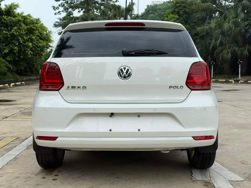 Volkswagen Polo 2015 car image #5