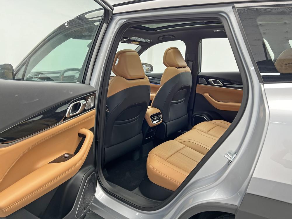 GEELY Boyue L 2026 car image #18