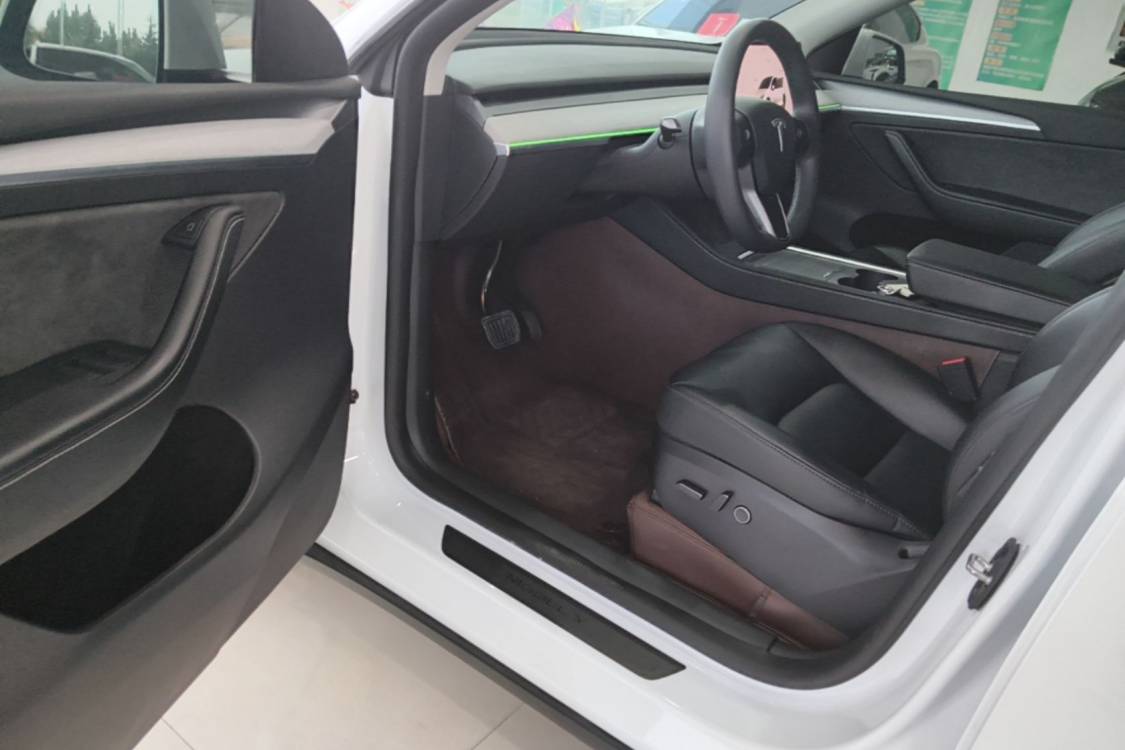 Tesla Model Y 2024 #17 Tesla Model Y 2024 car image #17