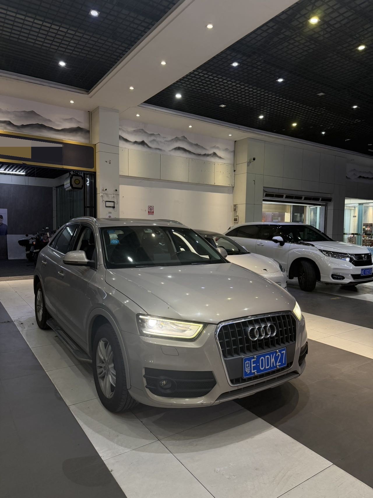 Audi Q3 2014 car image #2
