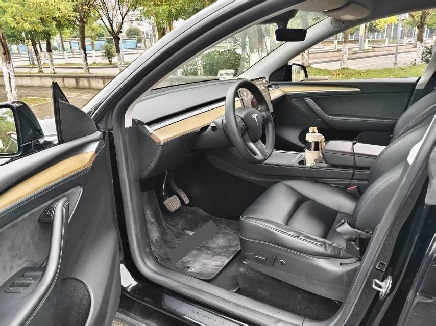 Tesla Model Y 2023 #6 Tesla Model Y 2023 car image #6