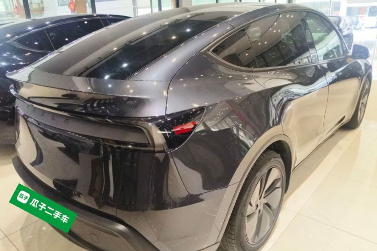 Tesla Model Y 2025 #7 Tesla Model Y 2025 car image #7