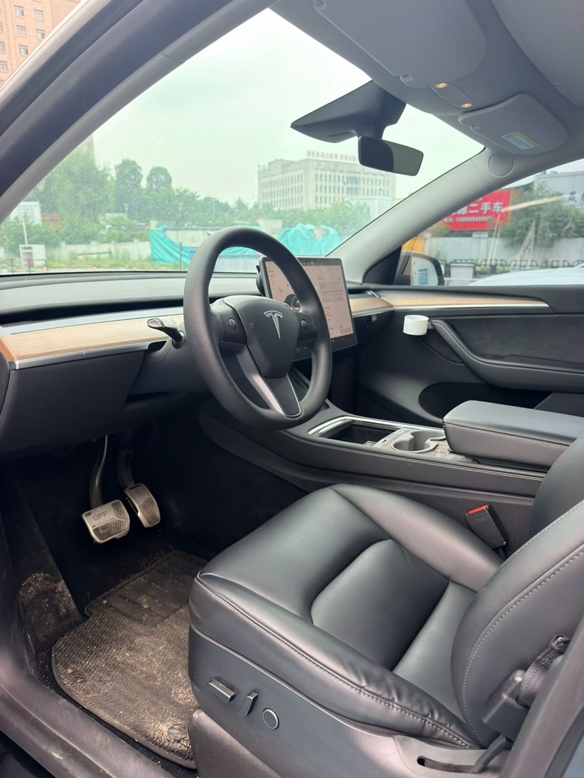 Tesla Model Y 2022 #4 Tesla Model Y 2022 car image #4