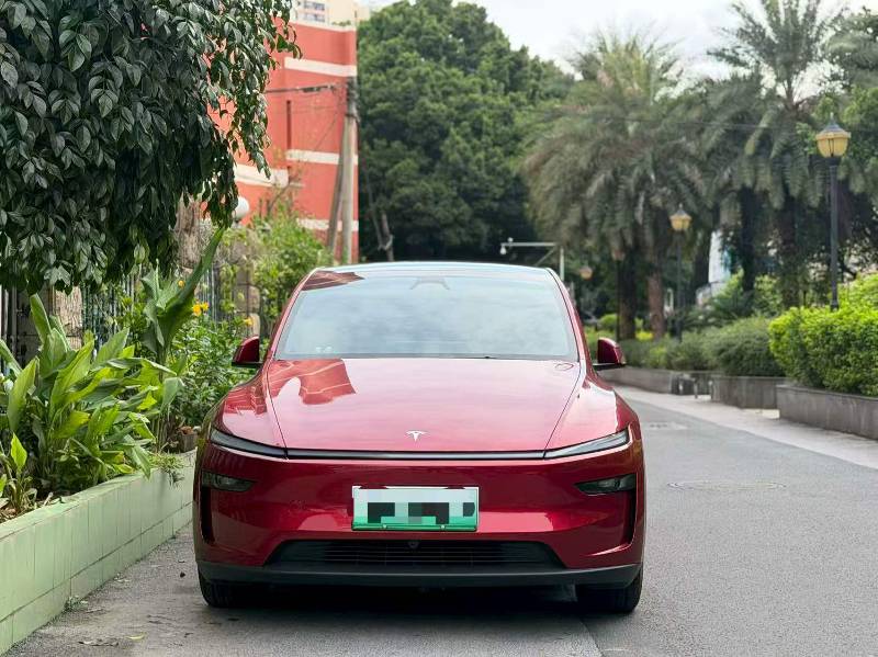Tesla Model Y 2026 #2 Tesla Model Y 2026 car image #2