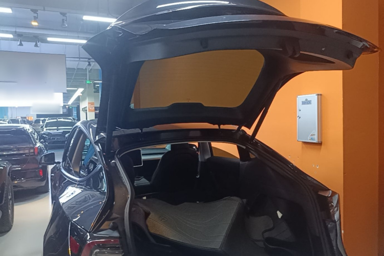 Tesla Model Y 2024 #19 Tesla Model Y 2024 immagine di auto #19