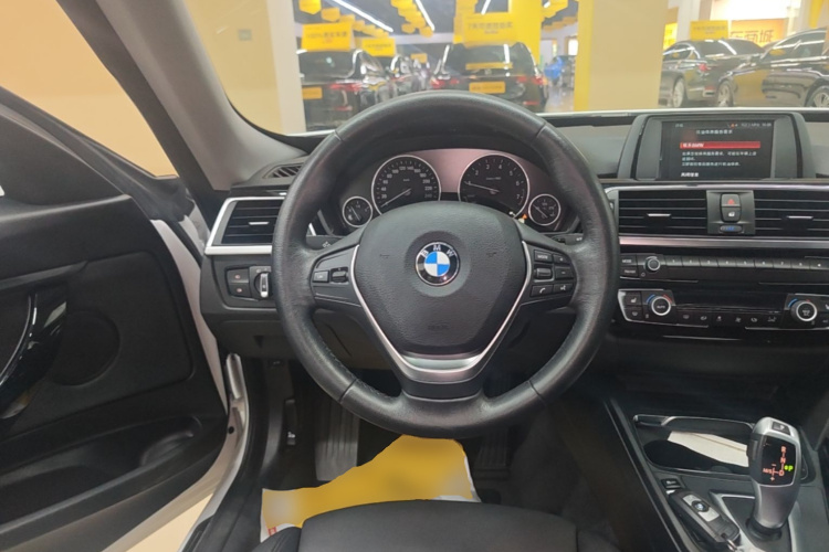 BMW 3 Series GT 2018 car image #11