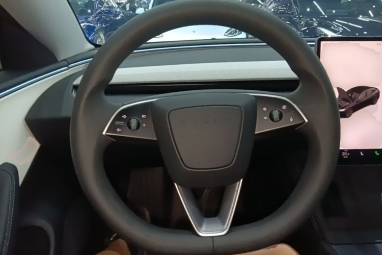 Tesla Model 3 2025 #11 Tesla Model 3 2025 car image #11