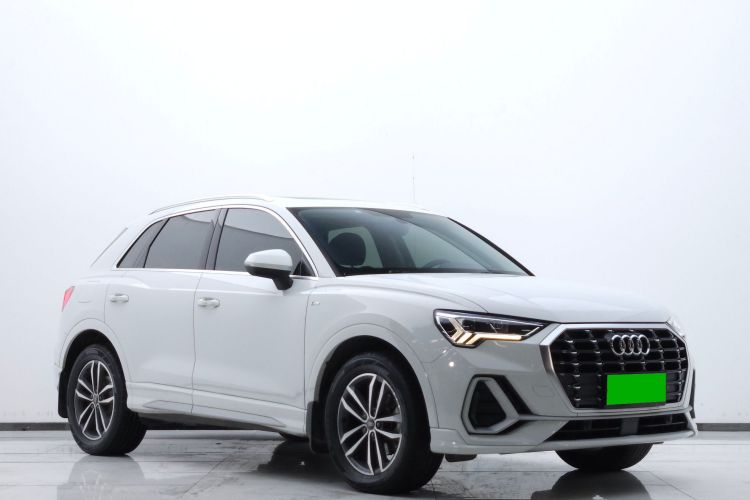 Audi Q3 2021 car image #3