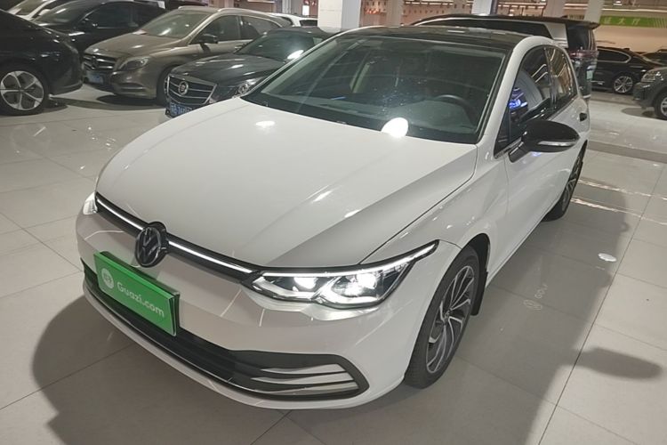 Volkswagen Golf 2023 car image #2