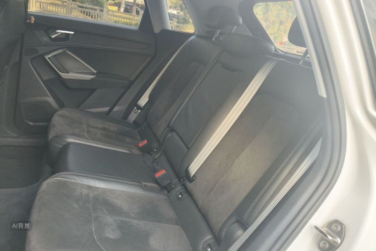 Audi Q3 2020 car image #19