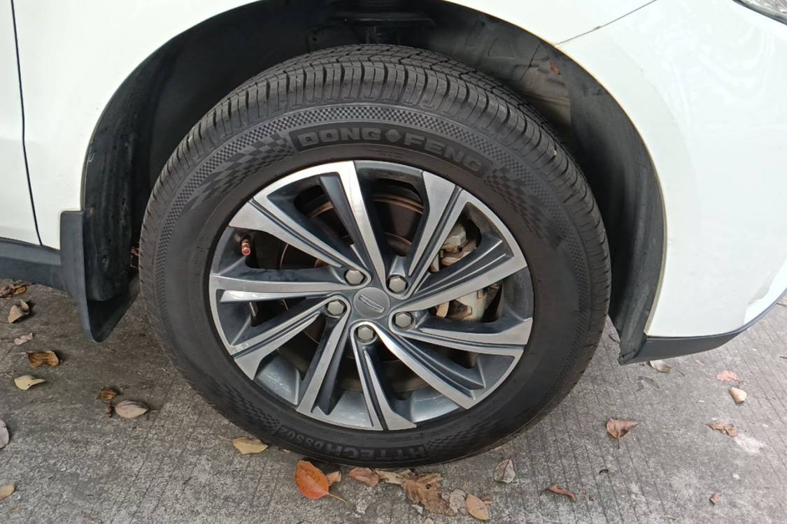 GEELY Vision X6 2020 immagine di auto #9