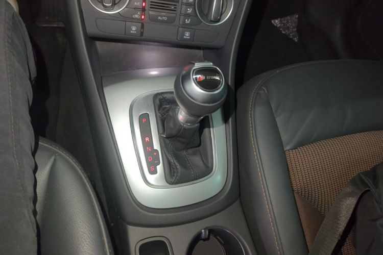Audi Q3 2017 car image #14