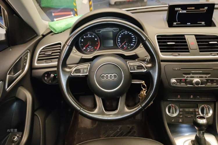 Audi Q3 2016 car image #12