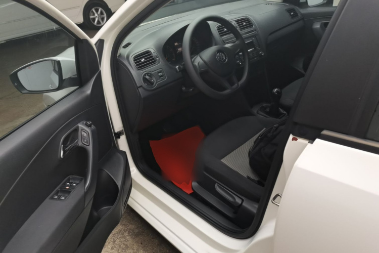 Volkswagen Polo 2015 #15 Volkswagen Polo 2015 car image #15