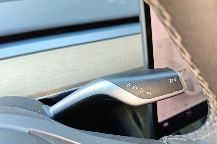 Tesla Model Y 2022 #14 Tesla Model Y 2022 car image #14