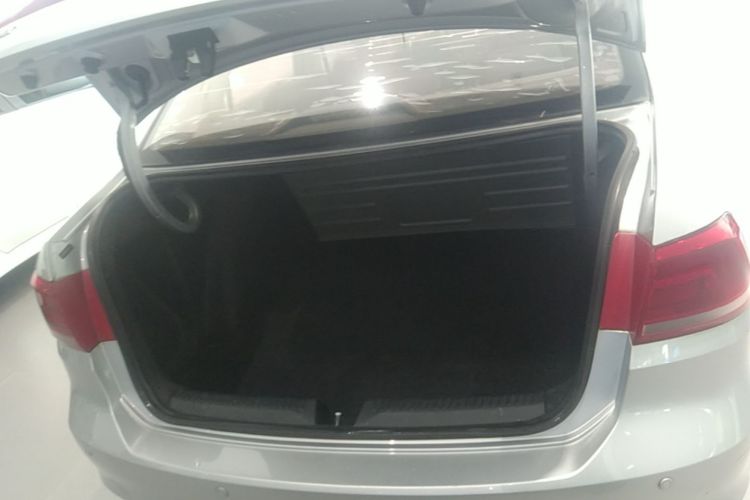 Volkswagen Santana 2015 car image #19