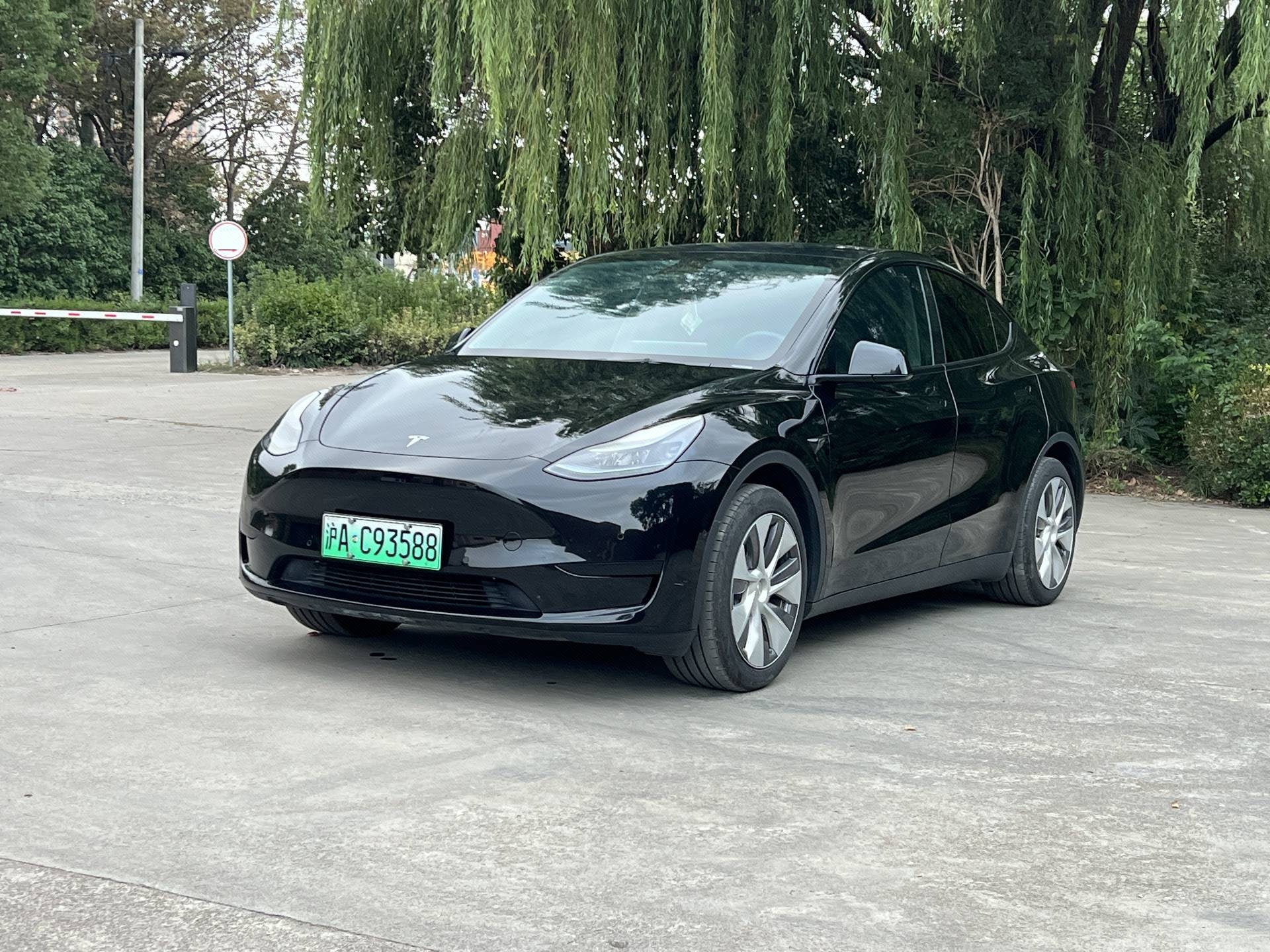 Tesla Model Y 2023 صورة سيارة 