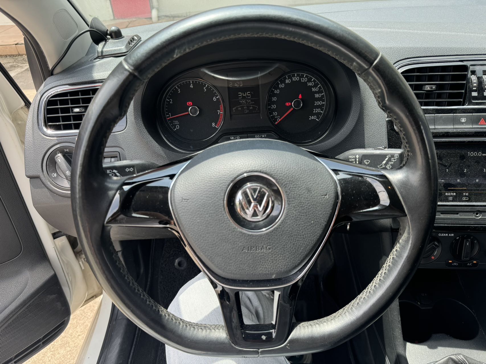 Volkswagen Polo 2016 car image #7
