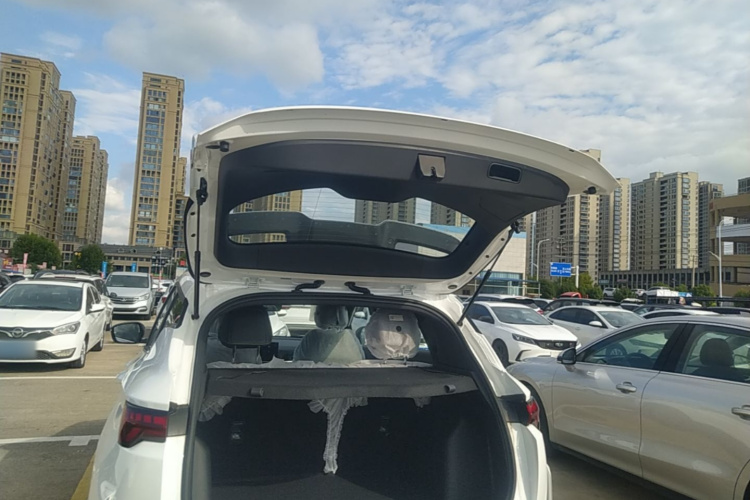 GEELY Coolray 2026 #19 GEELY Coolray 2026 car image #19